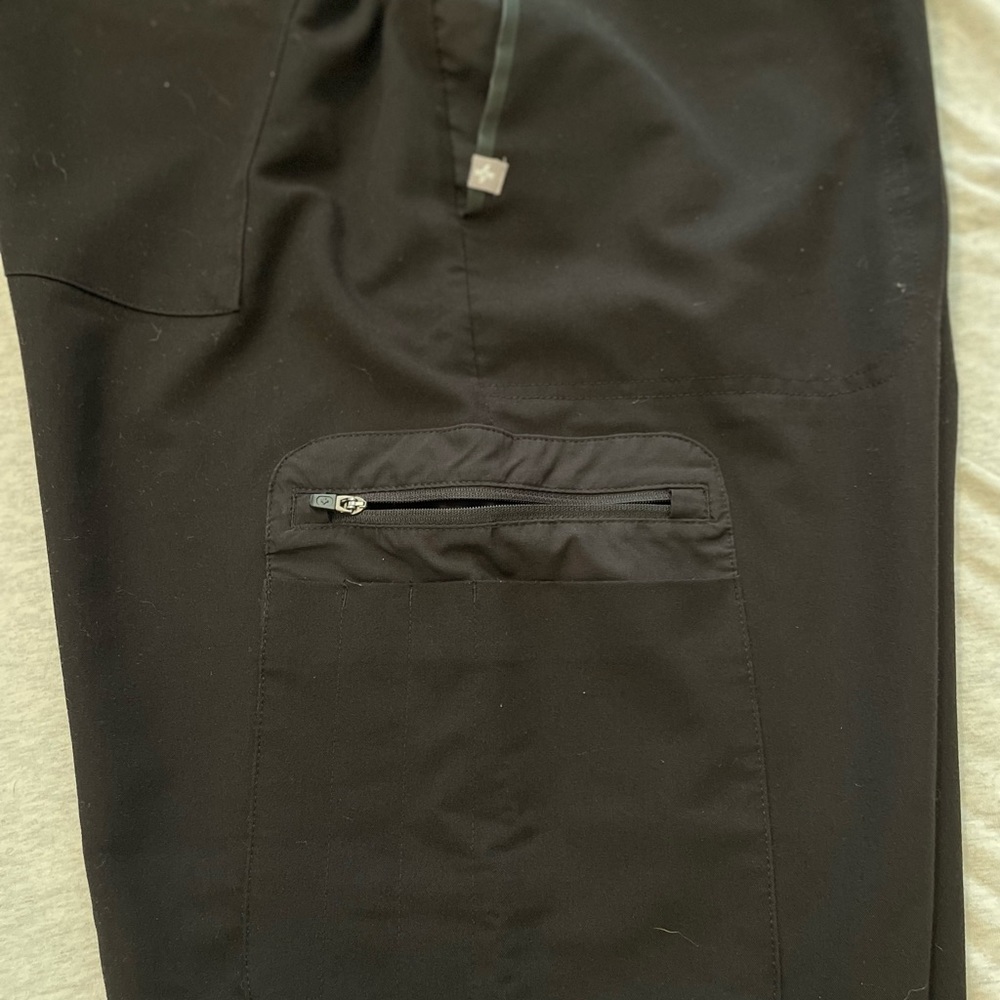 Multiple Figs Scrub Set: Technical Collection. - image 8